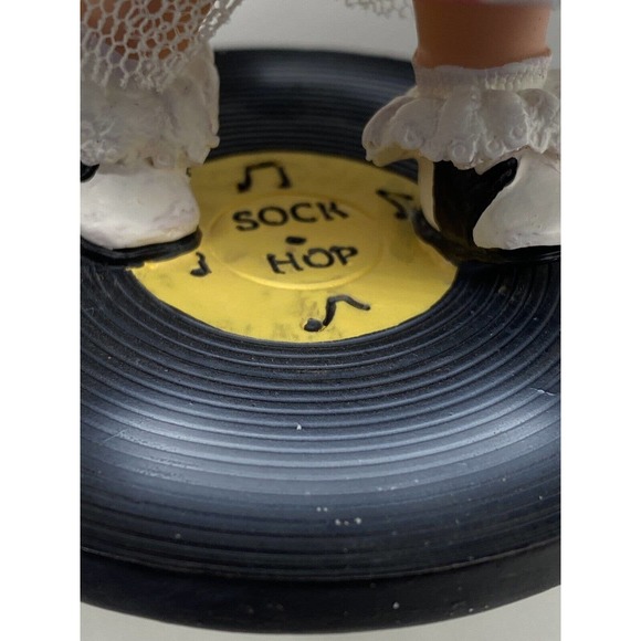 Madame Alexander "1950 Sock Hop" Poodle Skirt Circa 2000 Figurine NIB COA 90650 - Picture 13 of 15